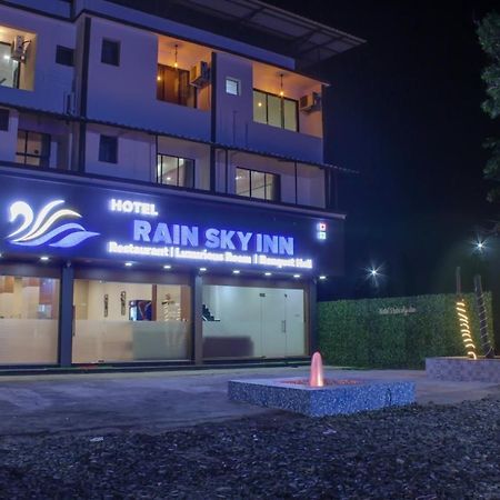Hotel Rain Sky Inn Lonavala Exteriör bild