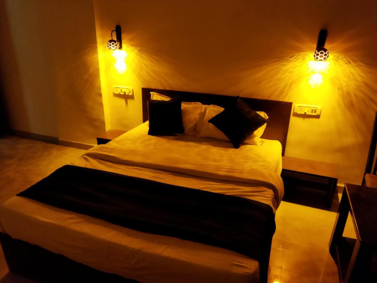 Hotel Rain Sky Inn Lonavala Exteriör bild
