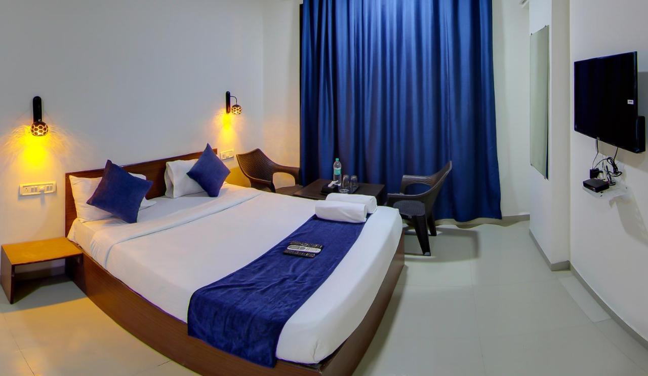 Hotel Rain Sky Inn Lonavala Exteriör bild