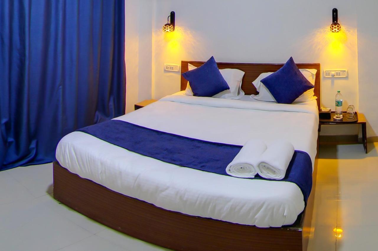 Hotel Rain Sky Inn Lonavala Exteriör bild