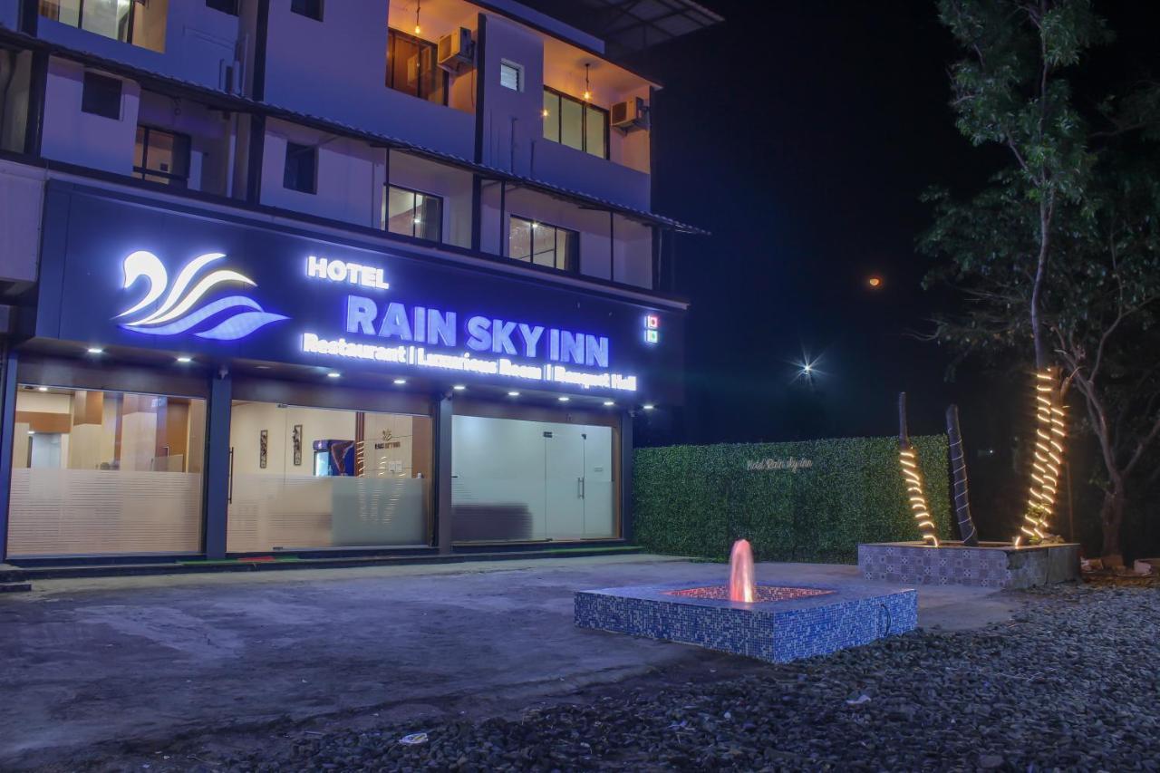 Hotel Rain Sky Inn Lonavala Exteriör bild