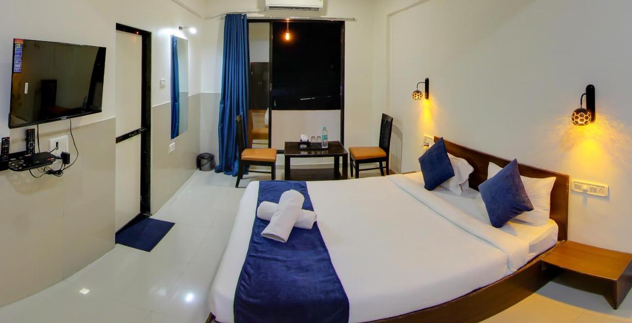 Hotel Rain Sky Inn Lonavala Exteriör bild