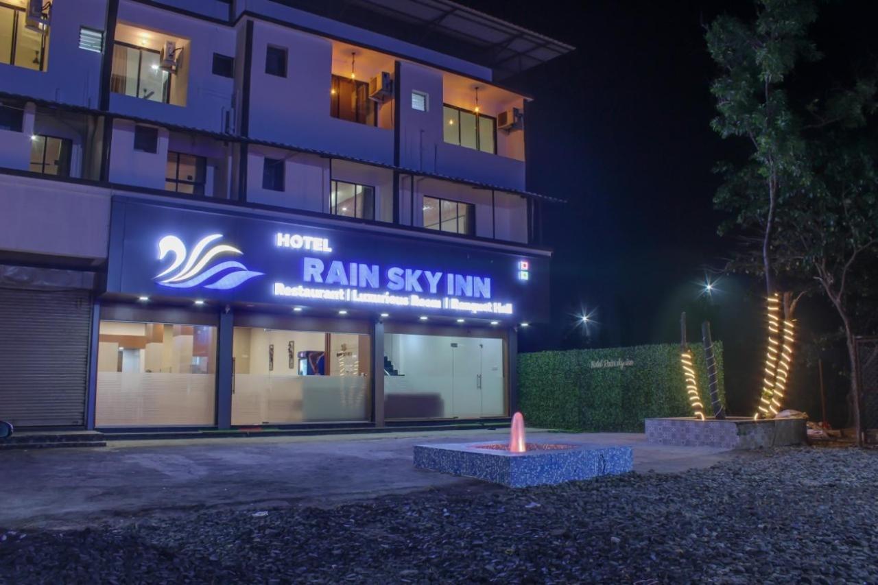 Hotel Rain Sky Inn Lonavala Exteriör bild